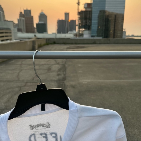 SWANK White Graphic Sweatshirt Size L (Has some stains as pictured) SAME DAY💨🛫📦 - Picture 6 of 11